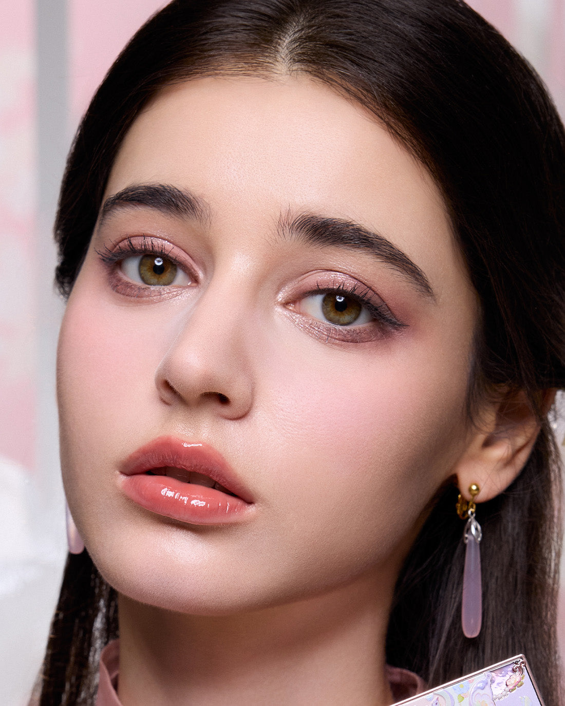 Butterfly Cloud Collar Embossed Six-Color Makeup Palette